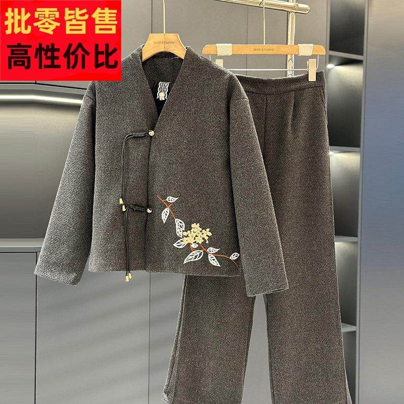 复古中国风妈妈装套装女2025年冬装新款时尚洋气中老年呢子两件套