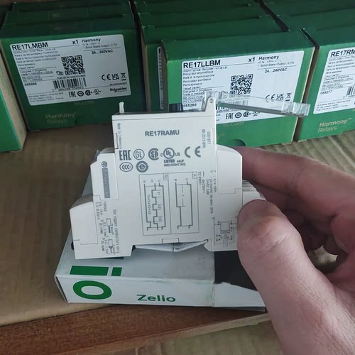 施耐德（Schneider）RE17RAMU 通电延时时间继电器