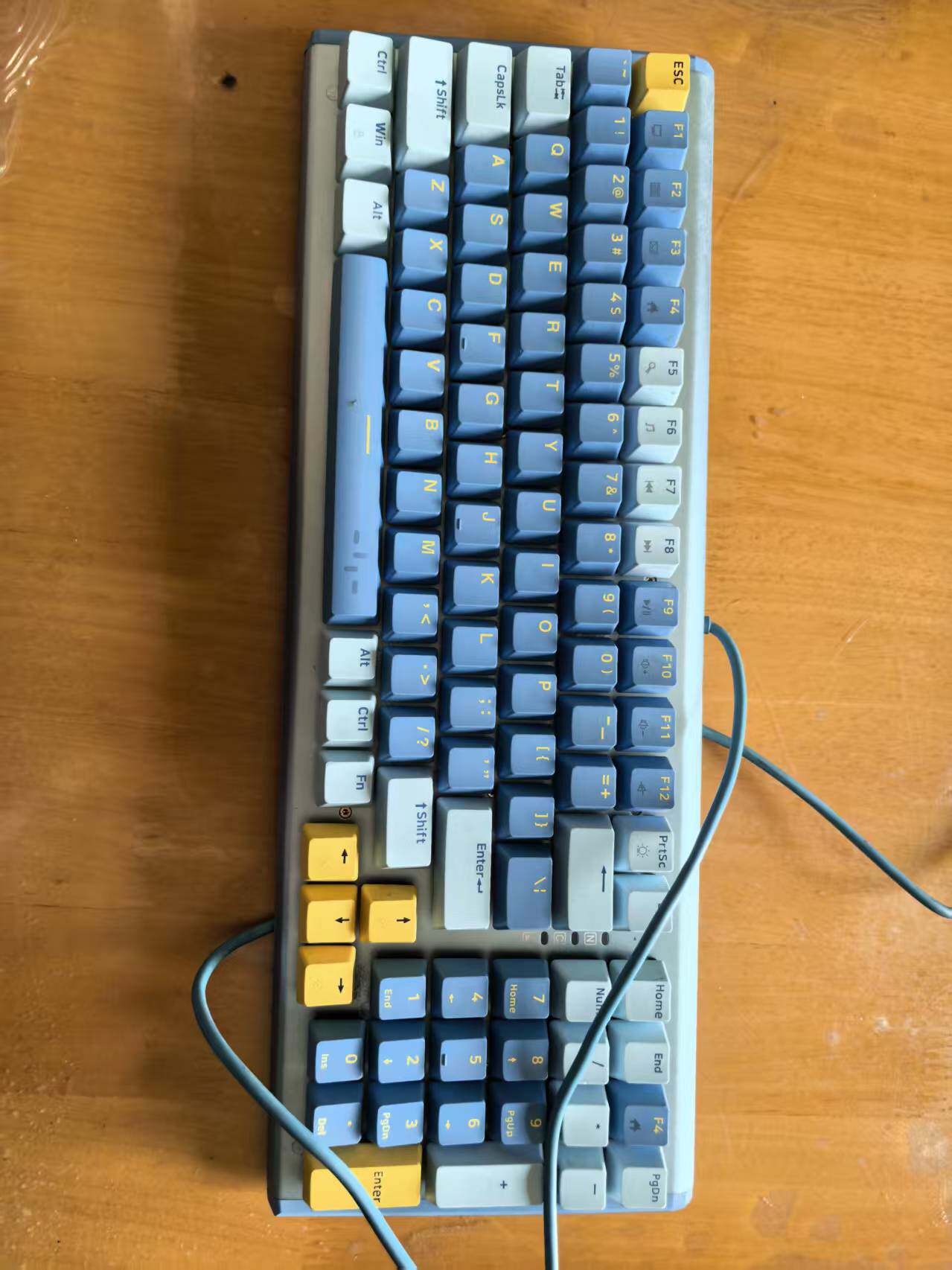 网吧款新贵GM560电竞游戏有线光轴插拔轴机械键盘98键