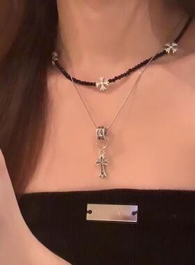 辣妹十字花架叠戴项链女设计感小众锁骨链黑色颈链choker新款