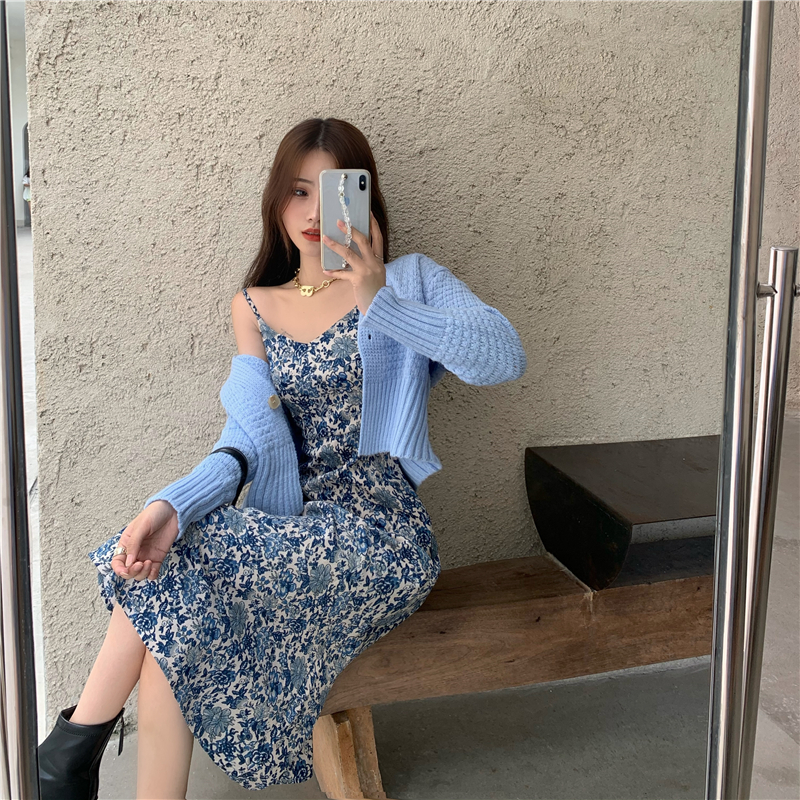 Real shot real price Korean version temperament gentle fashion versatile knitting cardigan coat + floral suspender long dress