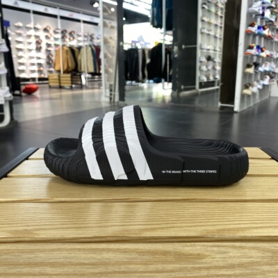 阿迪达斯三叶草男女三条纹厚底波浪浴室沙滩拖鞋IF3670