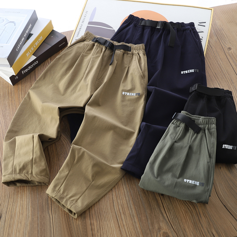 男童裤子春秋款2025新款儿童宽松百搭纯色卡扣装饰带印花休闲长裤