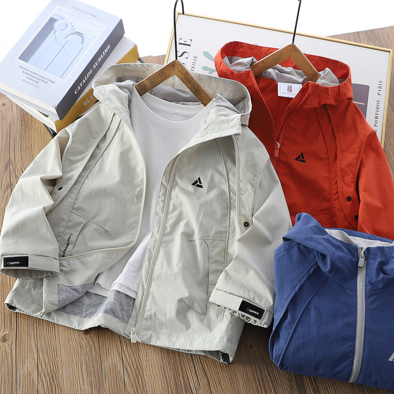 男童口袋印花连帽外套2026春秋季新款冲锋衣中大童外穿上衣青少年