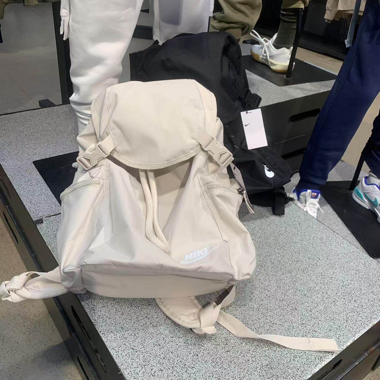 耐克休闲运动户外纯色男女大容量抽绳旅行包双肩包背包BA6150
