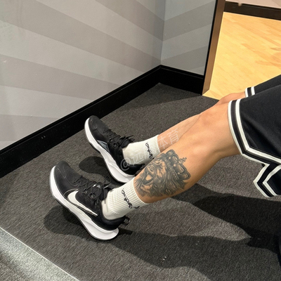 Nike运动休闲缓震跑步鞋DM0822