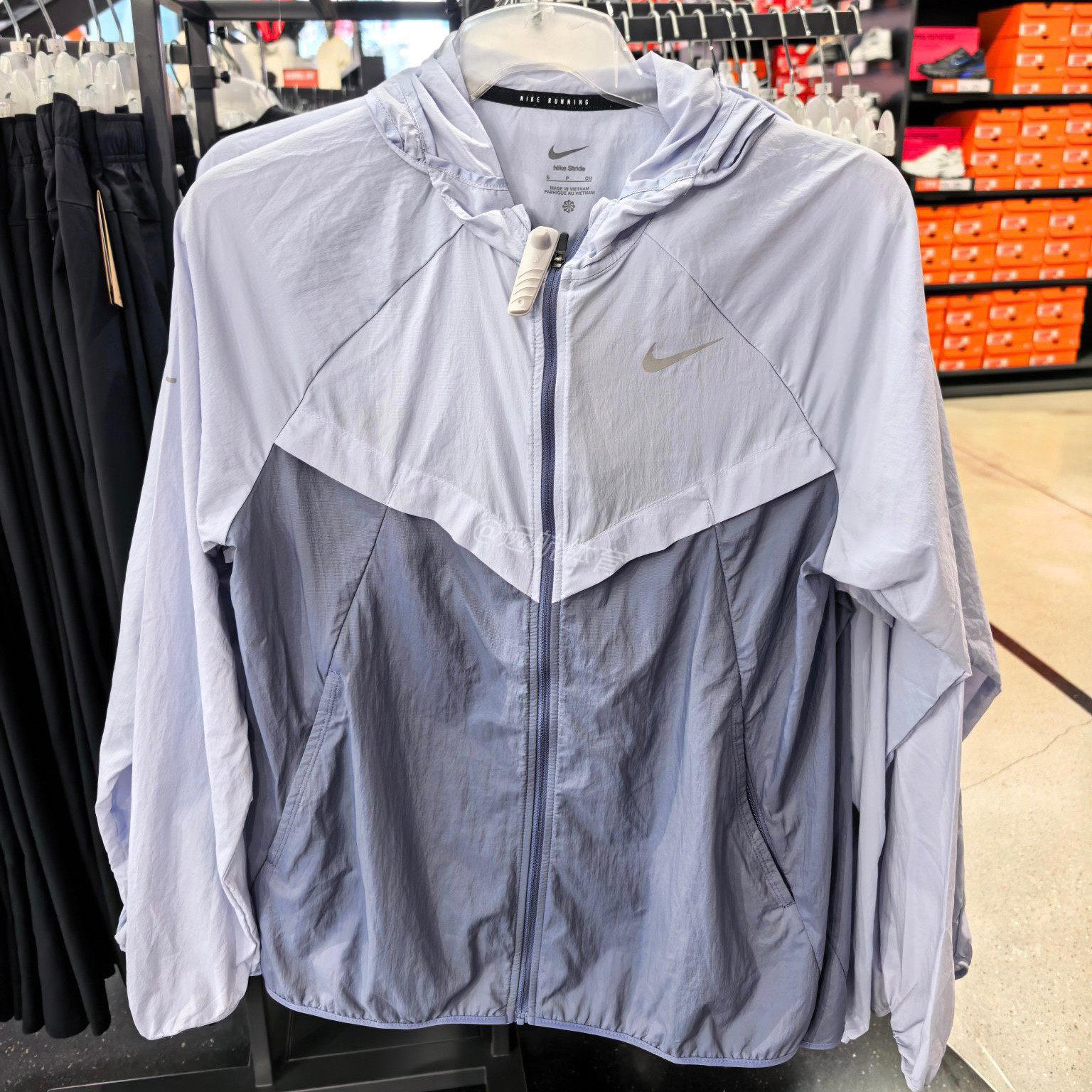 NIKE/耐克 男女防泼水防晒速干运动休闲连帽梭织夹克外套HV4549