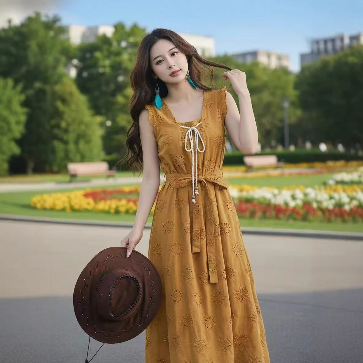 法式复古镂空吊带连衣裙子女2026新款夏季高级感绝美收腰长裙无袖