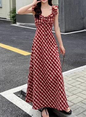法式无袖红色格子一字肩连衣裙女夏新款2025气质复古格纹收腰长裙
