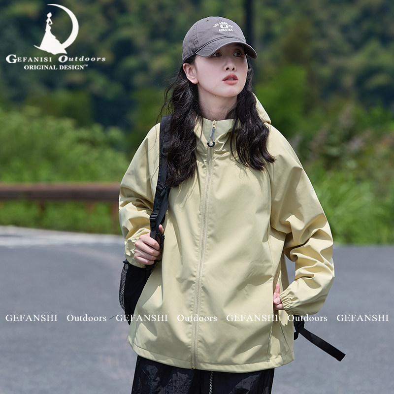 德国春秋新款户外防泼水加绒冲锋衣外套女情侣登山运动休闲夹克潮