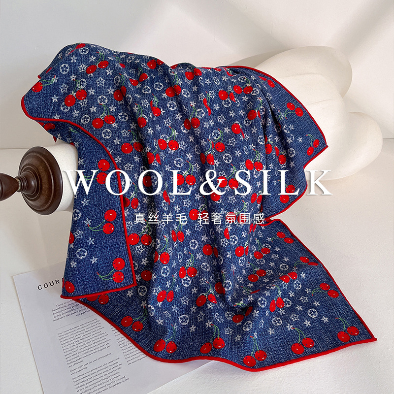 真丝羊毛樱桃印花方巾女