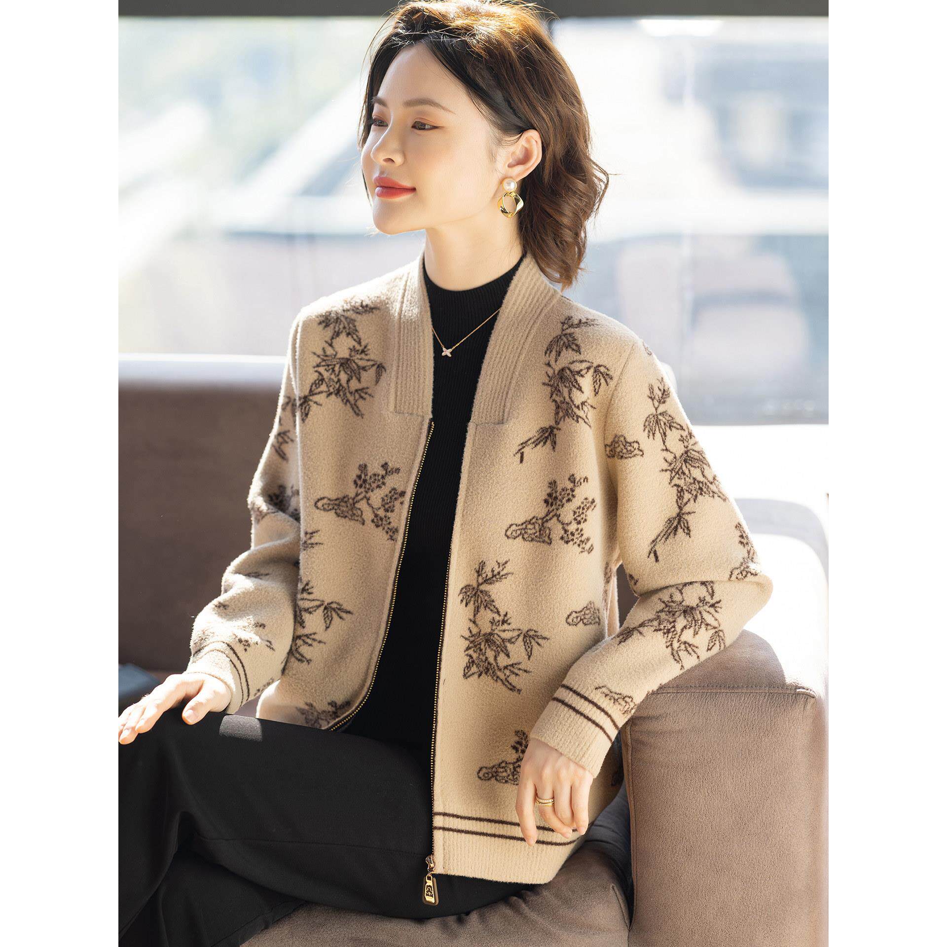 外套女中年妈妈显年轻50多岁中老年妇女春秋季夹克秋装新款上衣服