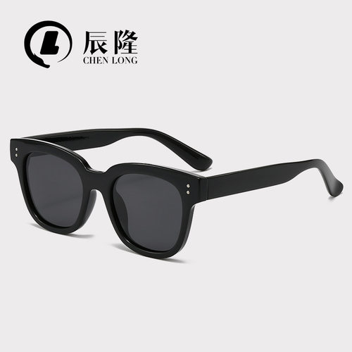 韩版ins时尚gm墨镜女米钉方框偏光太阳镜男防紫外线网红同款