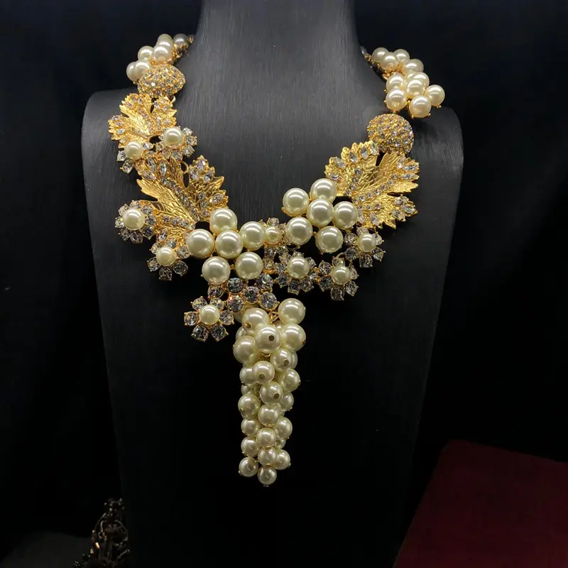 法式复古珍珠莱茵石镶嵌夸张重工项链锁骨链葡萄设计胸针别针套装