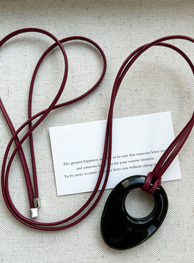 酒红色皮革绳镂空吊坠长项链小众设计极简风高级个性日常百搭中性