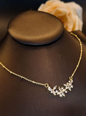 高级感铜镶锆白色花朵簇吊坠项链女时尚通勤气质百搭小众饰品