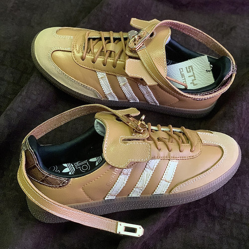 明星同款德训鞋Adidas联名款系带