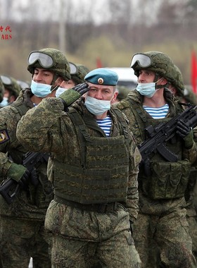 冷战时代复刻俄罗斯6B46携防一体战术背心 俄军空降兵小绿人御用