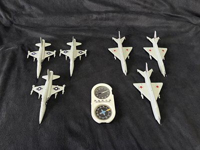 保真70年代飞行教具飞机模型苏军米格21美军F5E塑料训练罗盘教具