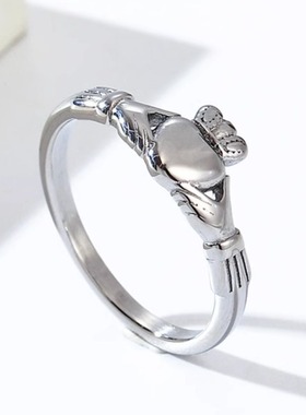 时尚钛钢戒指爱尔兰克拉达戒指北欧传统手捧爱心皇冠钛钢戒指指环