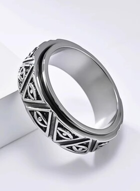 时尚钛钢戒指 古埃及神话荷鲁斯之眼旋转戒指 三角金字塔钛钢戒指
