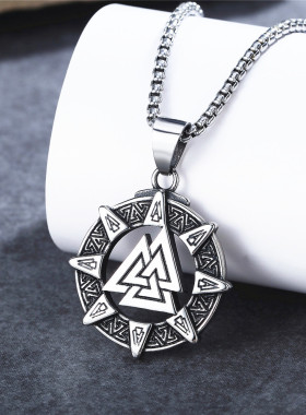 时尚钛钢项链 北欧维京三角标志镂空圆牌钛钢吊坠 男款钛钢项链