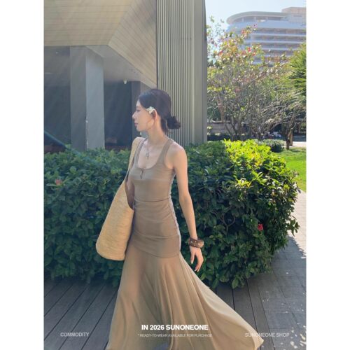 SUNONEONE真两件法式修身针织吊带连衣裙女春季设计感大裙摆长裙