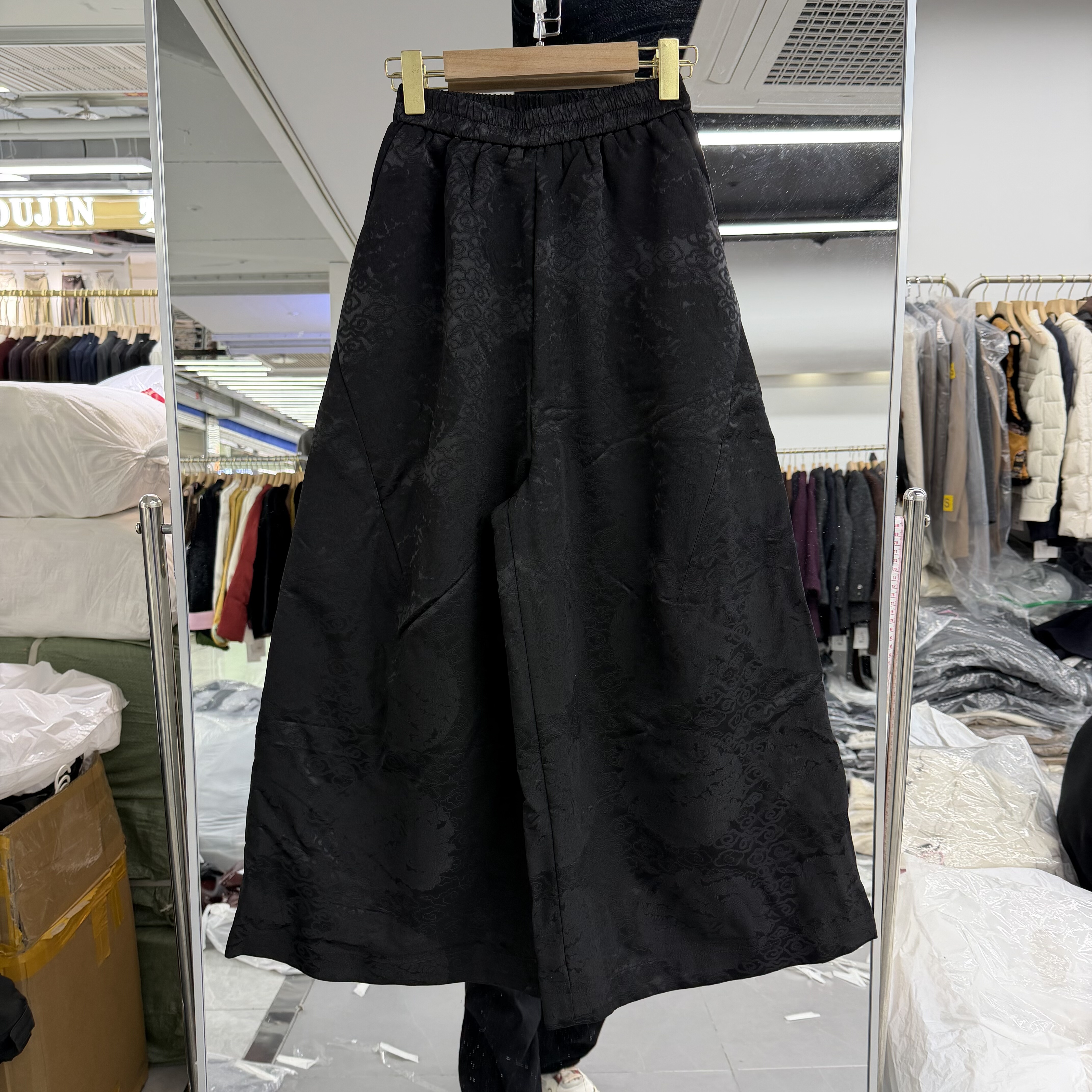 2025年冬装新款流行女装加绒内胆新中式水桶裤松紧腰保暖显瘦洋气