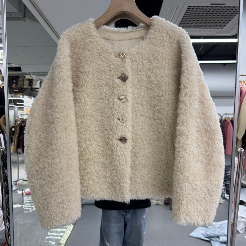 2025年秋冬新款流行女装绵羊毛皮毛一体外套保暖显瘦洋气减龄短款