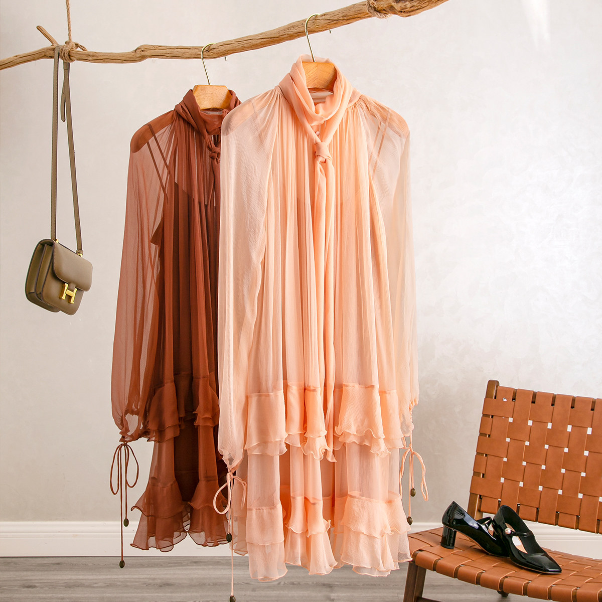 飘带领法式灯笼袖下摆层叠连衣裙