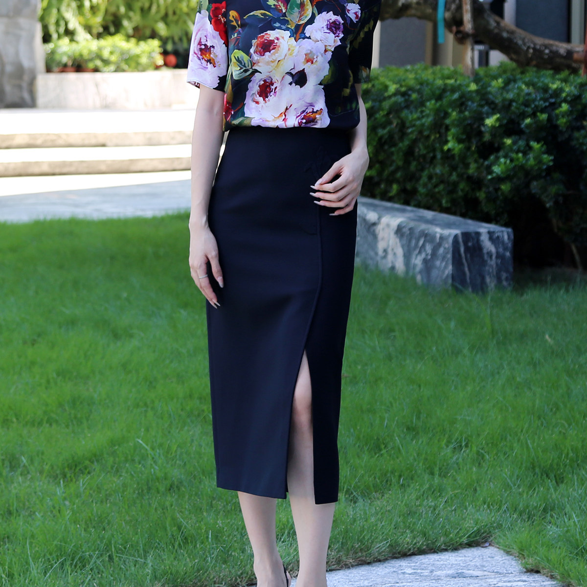 A字轻奢立体手工花朵半身裙