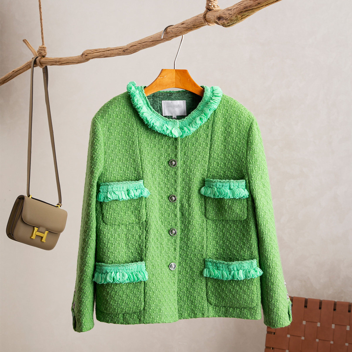 轻奢常规羊毛贴花短外套直筒长袖