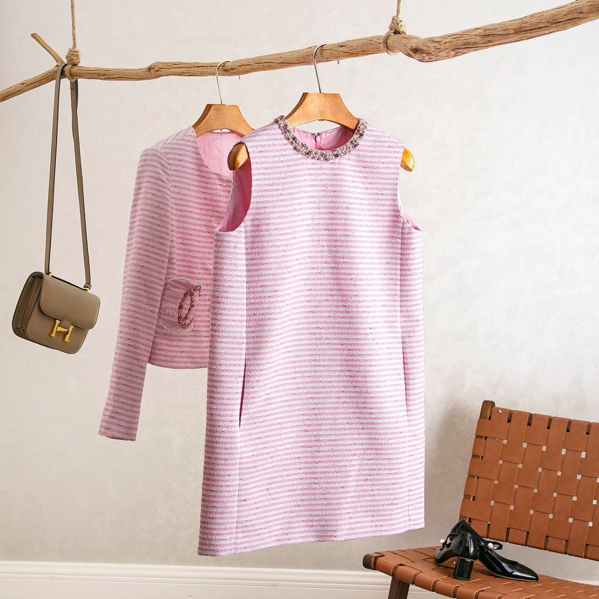 YongLeap柜品早春新品领口镶钻无袖直筒条纹背心裙+圆领长袖外套