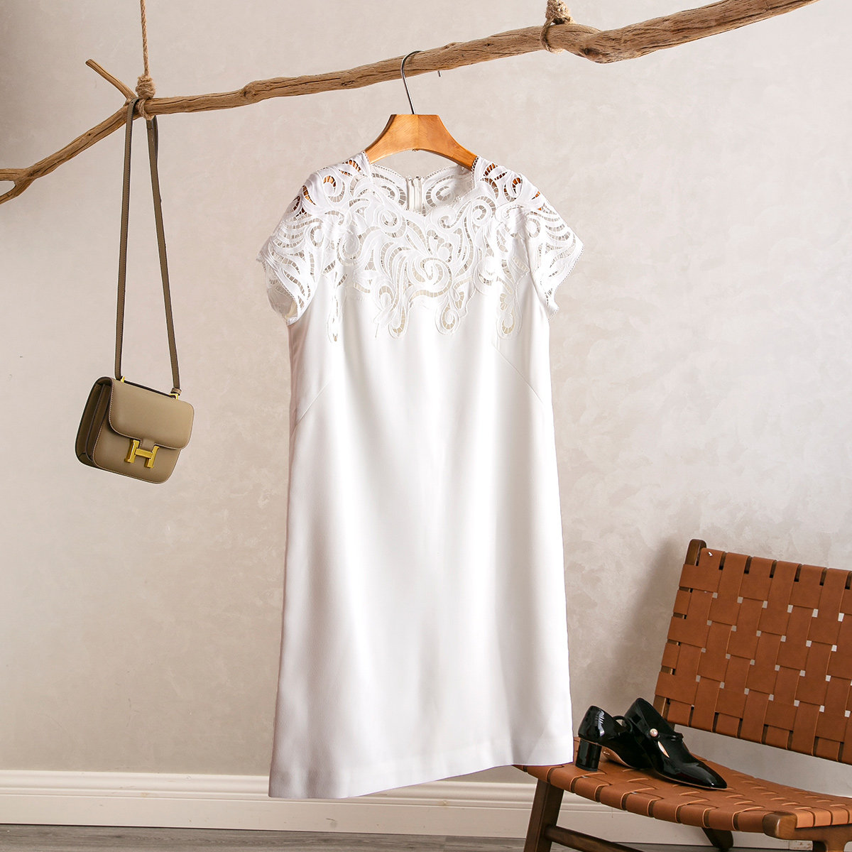 镂空刺绣拼接中长款显瘦连衣裙