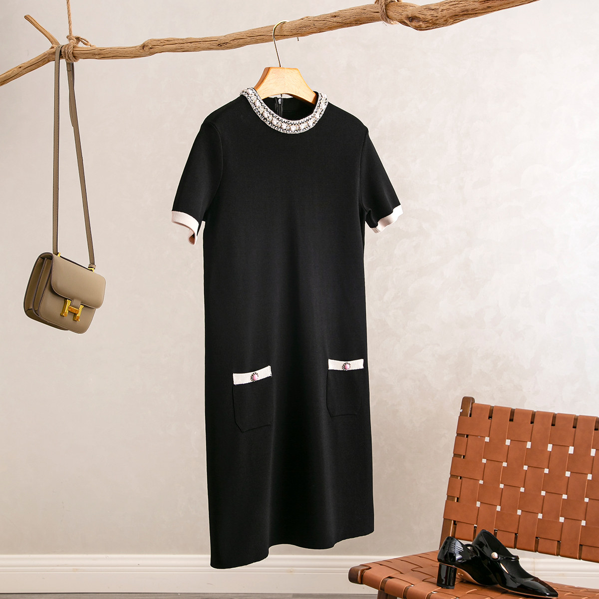 领口手工钉珠撞色短袖针织连衣裙