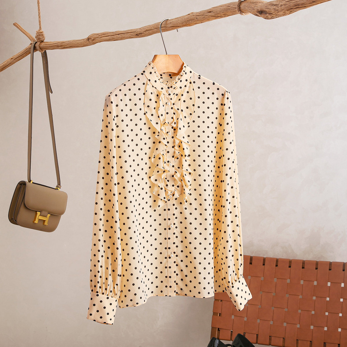 古波点印花木耳花边立领长袖衬衫