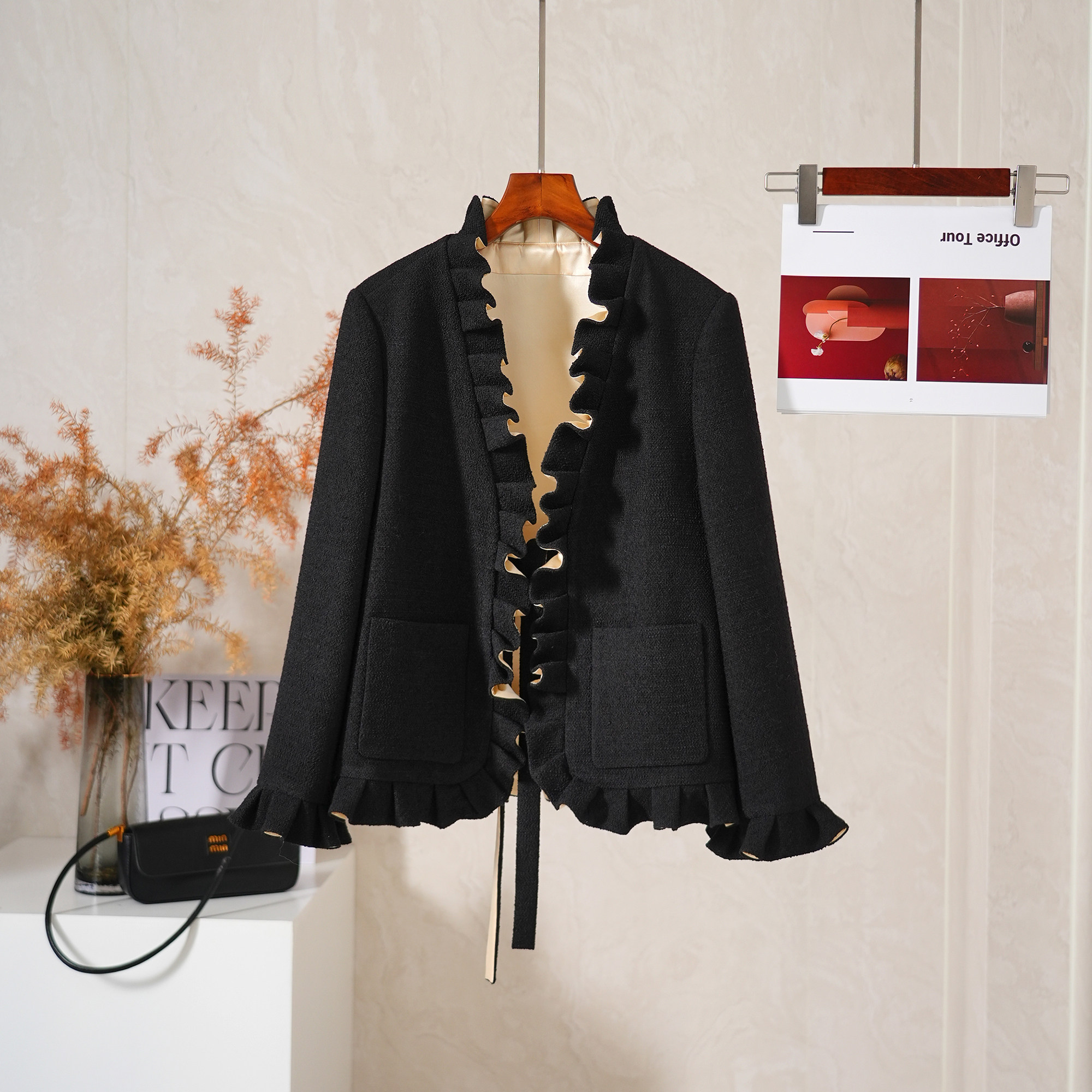 高级感花瓣领颗粒羊毛门襟系带