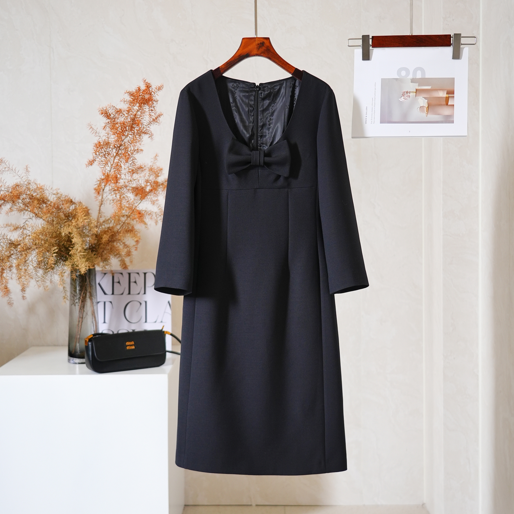 蝴蝶结装饰分片式剪裁高腰连衣裙