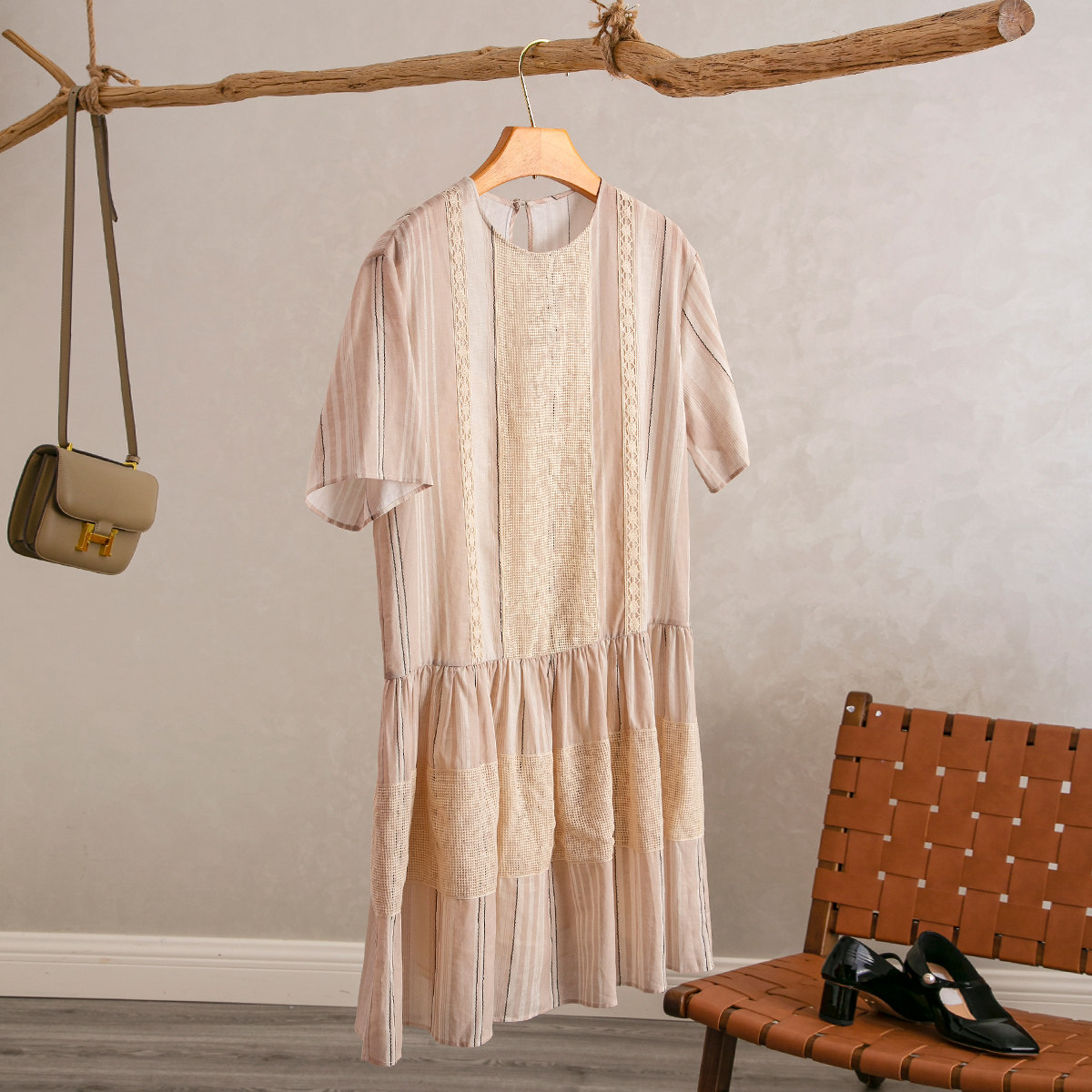重工刺绣圆领亚麻宽松连衣裙