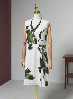 皇冠西西艾碧素V领印花无袖套头雪纺女连衣裙153171