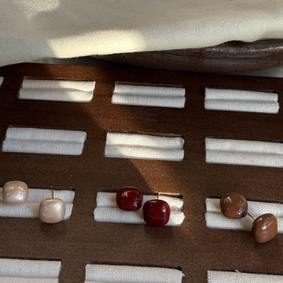 可爱方形彩色耳钉女车厘子色耳饰简约百搭逛街糖果色高级感立体