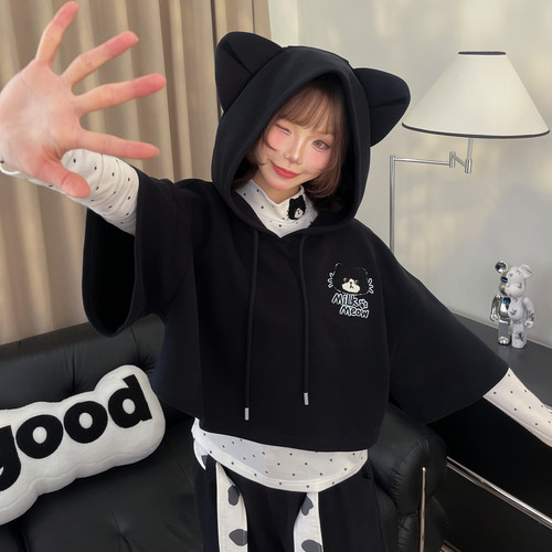 森女部落黑色短款连帽外套女新款短袖斗篷奶牛喵刺绣宽松上衣秋季