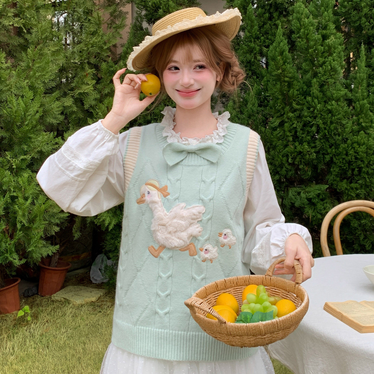 森女部落甜美风撞色宽松针织马甲女新款卡通刺绣设计感百搭上衣春