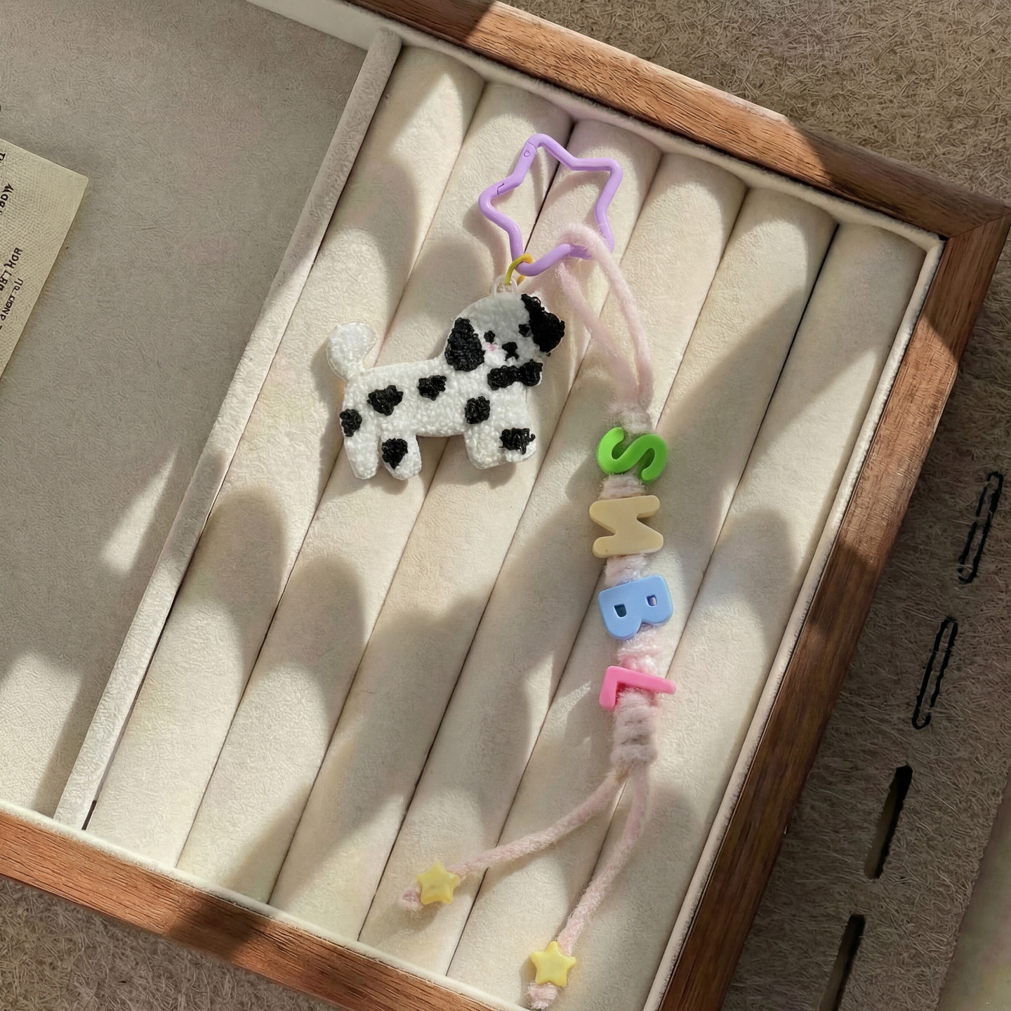森女部落奶呼呼可爱毛绒斑点犬挂件五角星卡扣少女包挂百搭钥匙链