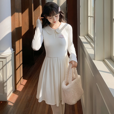 森女部落甜美气质娃娃领针织长袖连衣裙女2025新款显瘦A字裙冬季