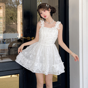 森女部落原创甜美风纯白少女蓬松裙摆吊带连衣裙2026夏季新款