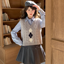 森女部落学院风宽松徽章刺绣灰色马甲女2025新款 秋百搭V领针织衫