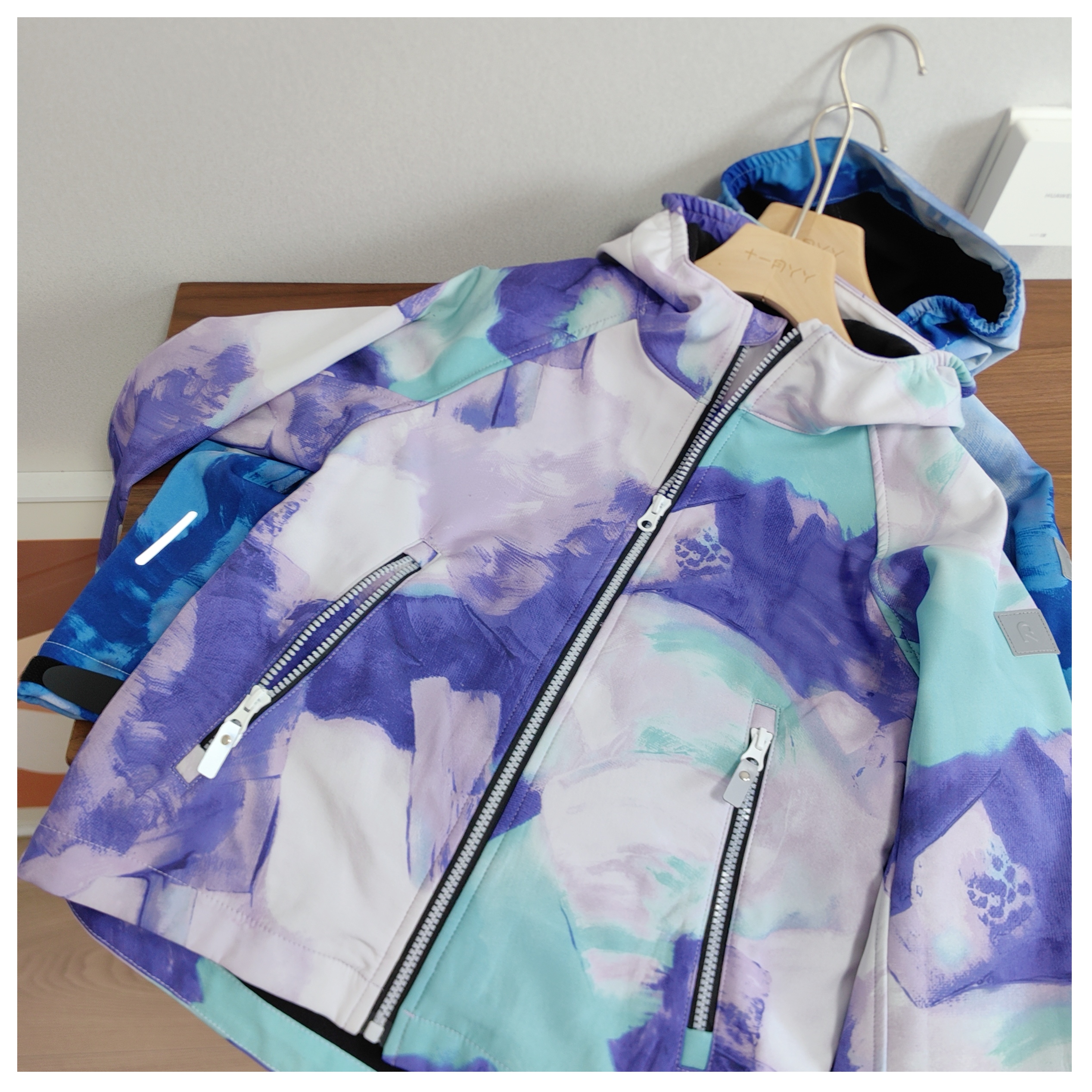 质感好到爆！120-170男女童秋冬防水软壳冲锋衣 抓绒保暖连帽外套