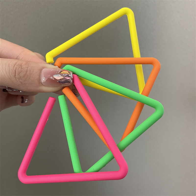 彩色欧美夸张三角形耳环女亚克力喷漆大耳圈S925银针蹦迪嘻哈耳饰