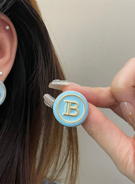 秋冬新款奶蓝色字母B耳环女S925银针圆形甜美时尚气质耳钉耳饰潮